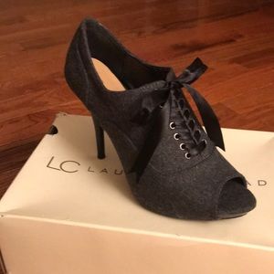Lauren Conrad Camilla pump